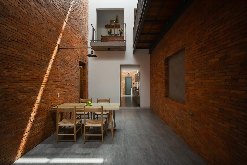 Khoảng thông tầng là nơi đem ánh sáng thiên nhiên vào nhà