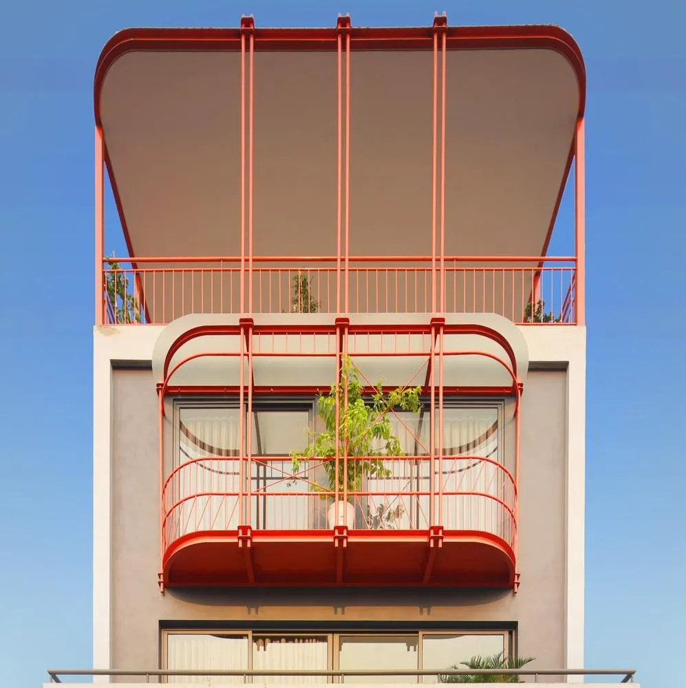 Nhờ vào vị trí gần trung tâm thành phố và các trụ sở ngoại giao nên rất phù hợp thiết kế nhà ở kết hợp kinh doanh căn hộ.