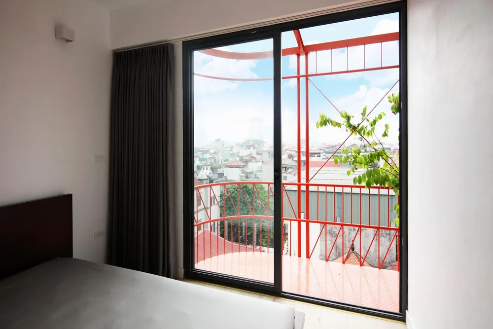 Các đường cong được nghiên cứu trong nội thất cũng được thể hiện bên ngoài mặt tiền.