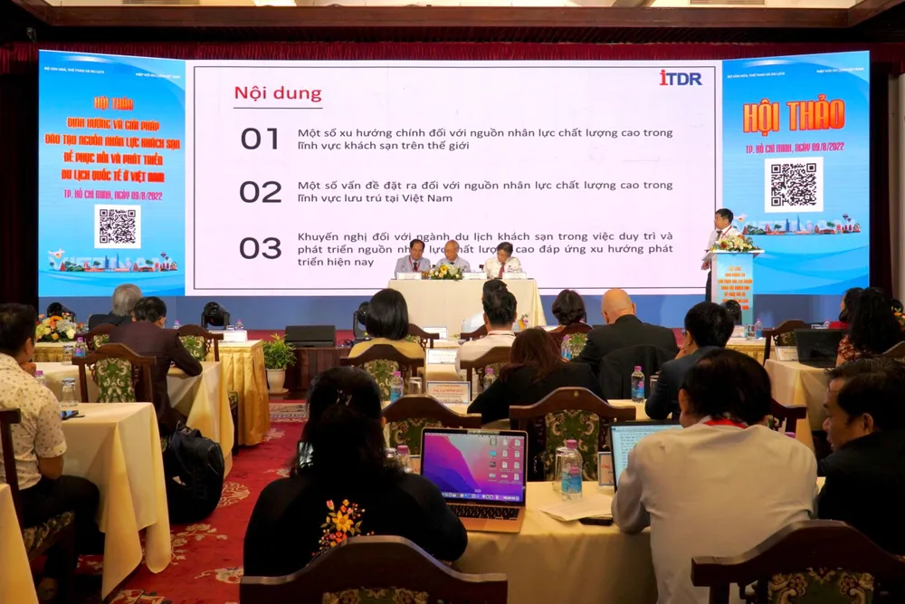 Toàn cảnh hội thảo định hướng và giải pháp đào tạo nguồn nhân lực khách sạn để phục hồi và phát triển du lịch quốc tế ở Việt Nam. Ảnh: BẢO PHƯƠNG.