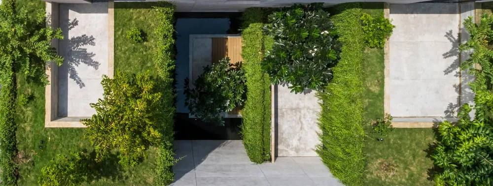 Công viên xanh mát thu nhỏ trong công trình Tan Dinh Villa.