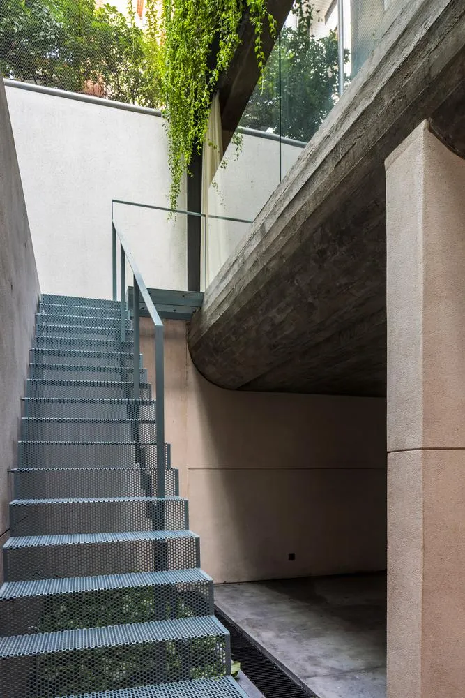 Cầu thang bằng thép.