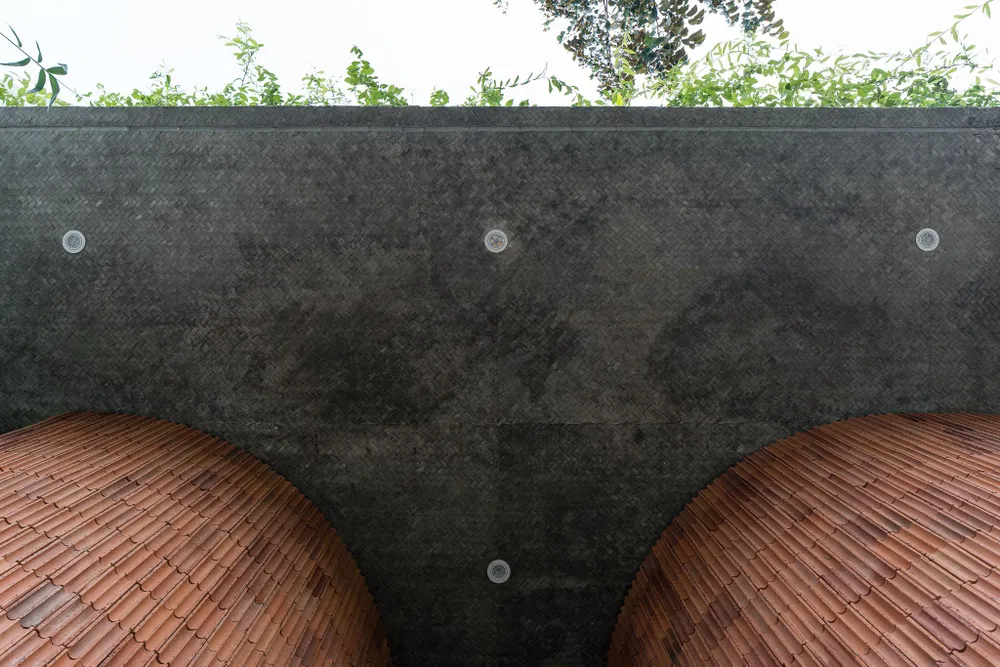 Casa A.N có ba tầng nhà được phân chia rõ ràng theo nhu cầu sử dụng.