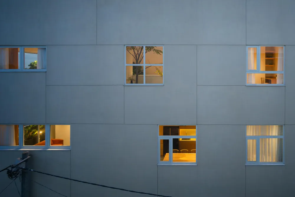 Các không gian chức năng được bố trí phía mặt tiền có thể tối đa hóa được việc khai thác tầm nhìn, thông gió và chiếu sáng.