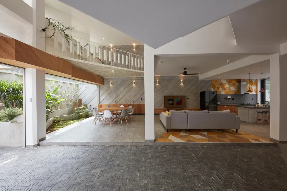 Chủ nhà đã sống trong ngôi nhà này một thời gian dài và mong muốn có một trải nghiệm sống mới.