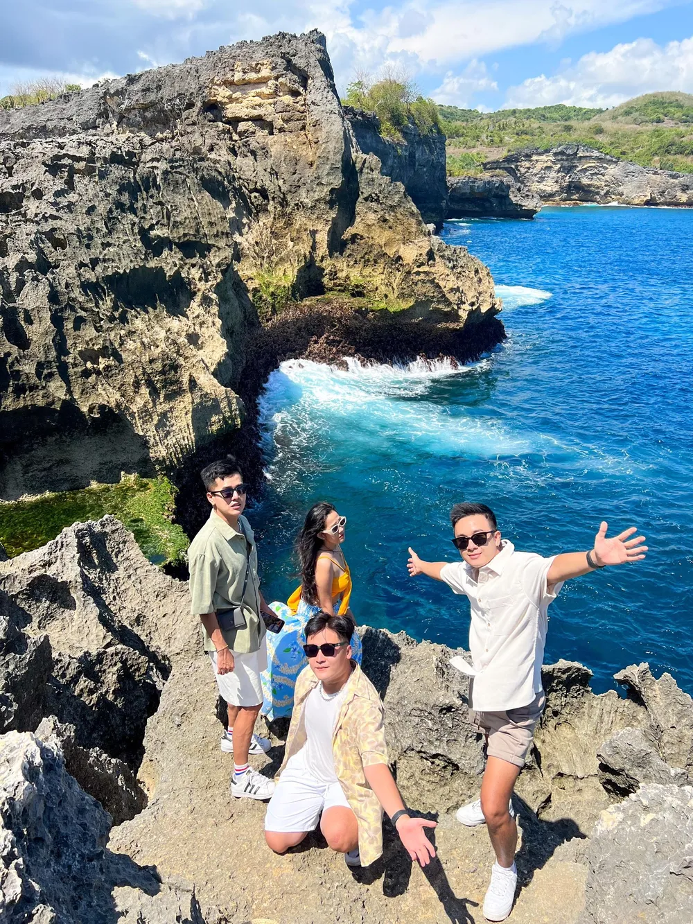 Chuyến du lịch của nhóm bạn Trần Quốc Thái. Chuyến du lịch của nhóm bạn Trần Quốc Thái.