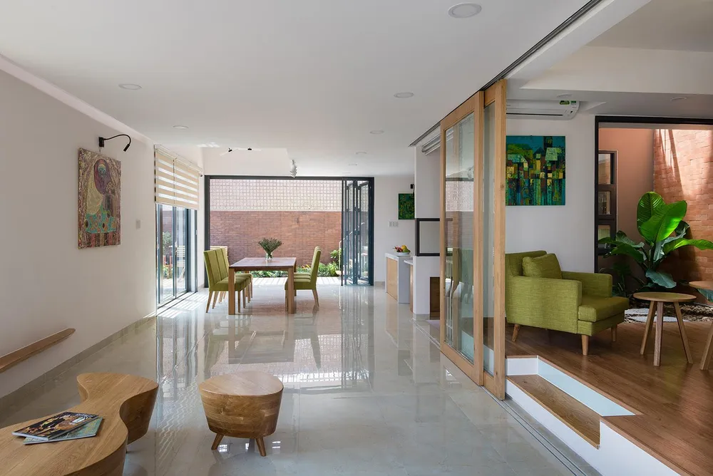 Chủ nhà mong muốn một ngôi nhà với mái dốc lợp ngói truyền thống, nhiều cây xanh ánh sáng, không gian linh hoạt hiện đại và đảm bảo an ninh. Chủ nhà mong muốn một ngôi nhà với mái dốc lợp ngói truyền thống, nhiều cây xanh ánh sáng, không gian linh hoạt hiện đại và đảm bảo an ninh.