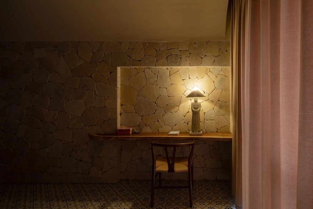 Một góc làm việc ấn tượng của gia chủ.