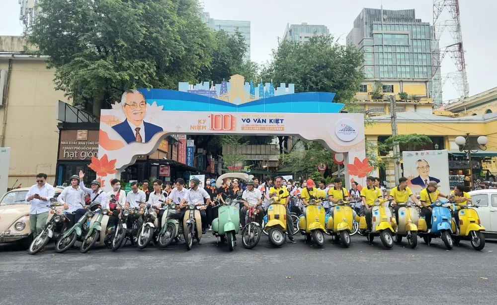 Diễu hành xe cổ Diễu hành xe cổ