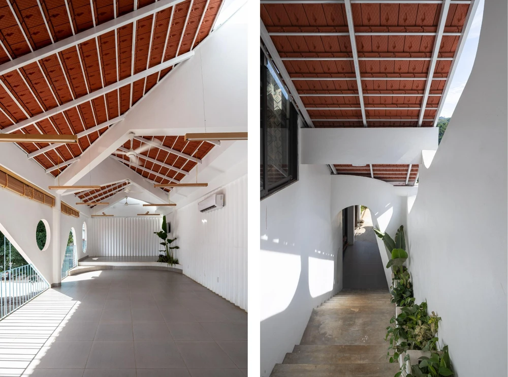 Các phòng chức năng của nhà hàng được phân bổ ở tầng một là các phòng khép kín và tầng hai là sảnh lớn.