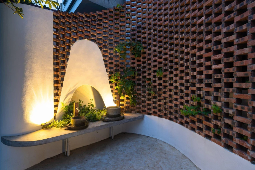 Vật liệu được sử dụng khiến việc xây dựng trở nên đơn giản và phù hợp hơn với người dân địa phương.