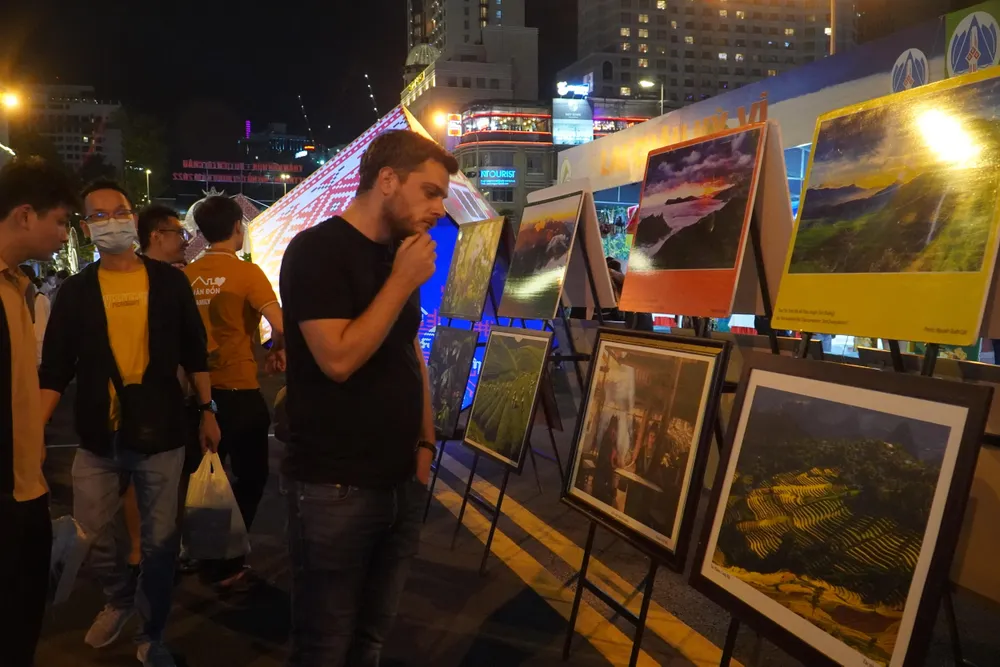 Sự kiện thu hút đông đảo du khách trong và ngoài nước. Sự kiện thu hút đông đảo du khách trong và ngoài nước.