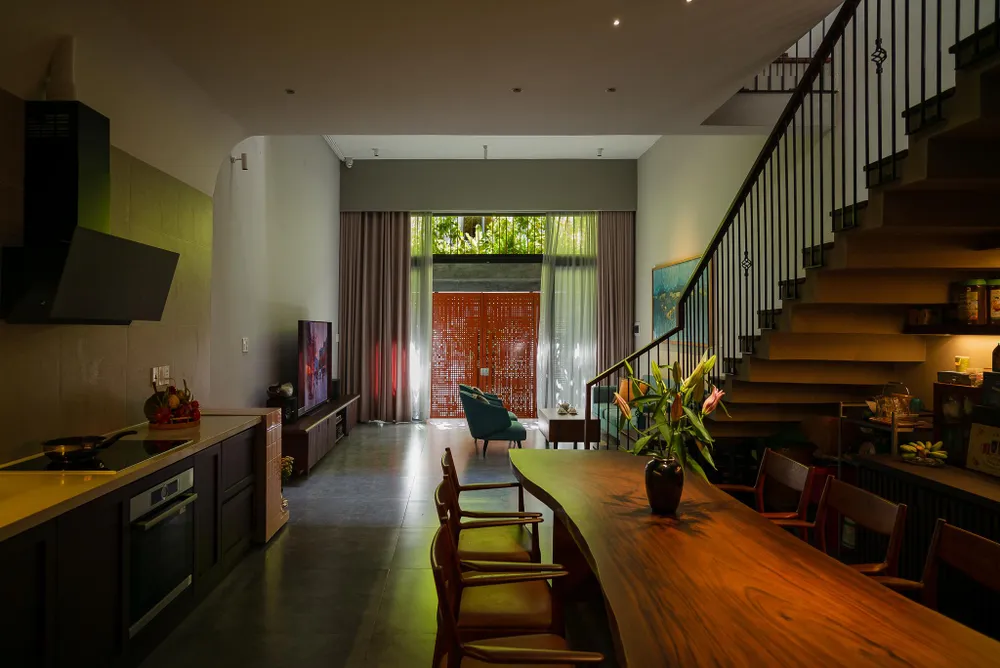 Mặt bằng ngôi nhà kiến trúc sư Lê Tấn (ACL Architects) bố trí theo cao độ sàn lệch tầng để ước lượng khoảng cách các không gian với nhau.