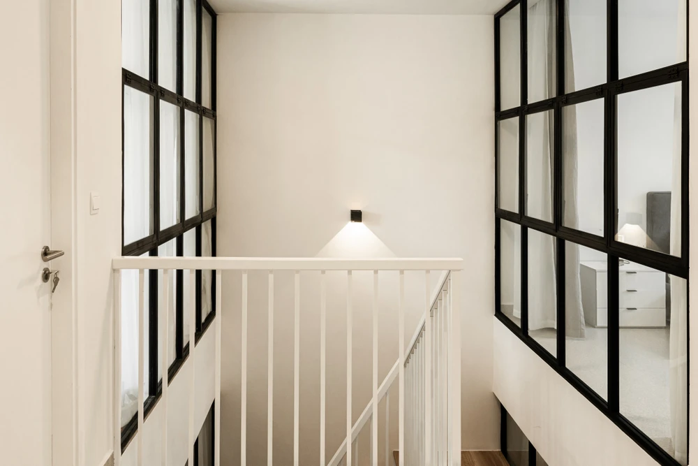 Toàn bộ hệ cửa đều dùng chất liệu kính cường lực.