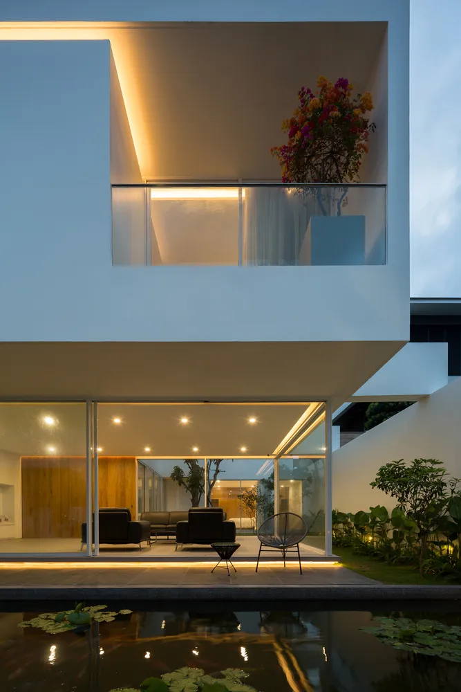 Cây xanh, mặt nước là yếu tố giúp giảm lượng nhiệt vào nhà.