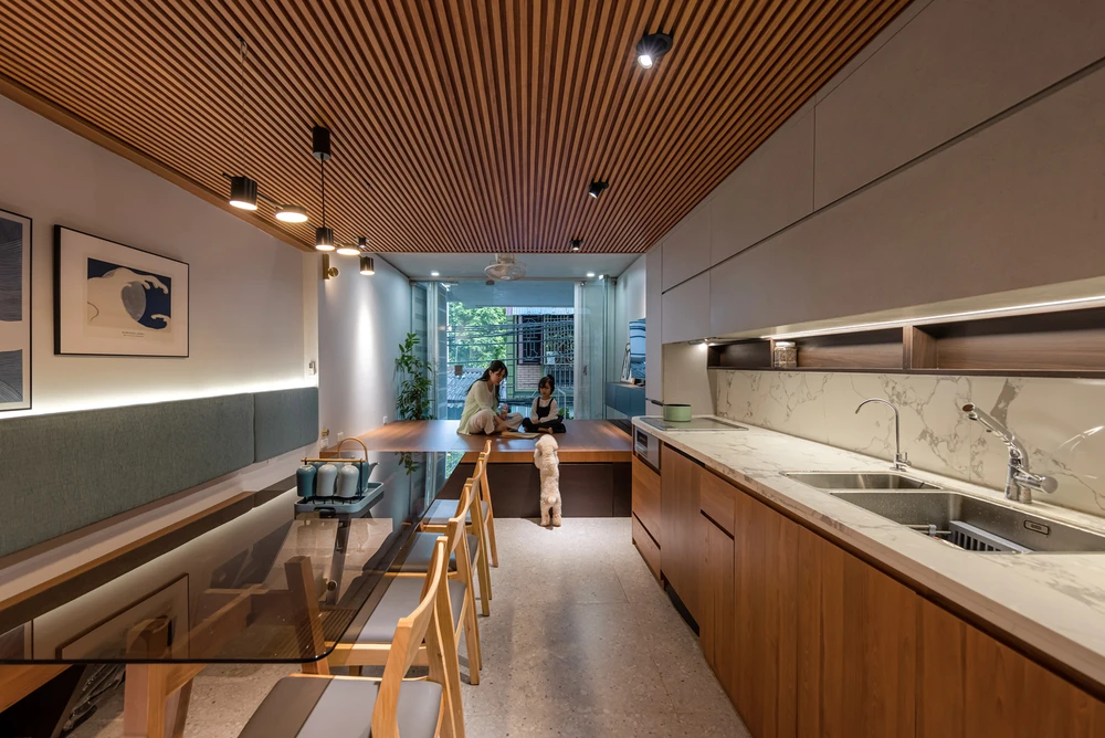 Kiến trúc sư đã khai thác không gian ngoài trời để kết nối với trong nhà.