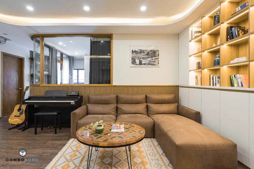 Sau một thời gian ở căn hộ, khi con nhỏ tròn 6 tuổi thì chủ nhân của ngôi nhà quyết định cải tạo không gian sống.