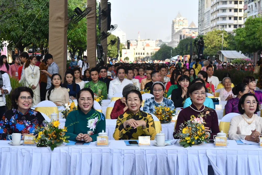 Chương trình họp mặt kỉ niệm 113 ngày Quốc tế Phụ nữ 8-3 và 1983 năm cuộc khởi nghĩa Hai Bà Trưng tổ chức tại Phố đi bộ.