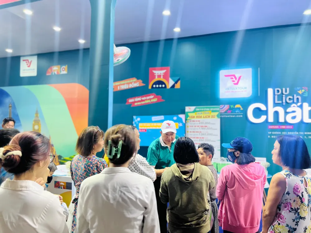 Công ty Vietluxtour ghi nhận lượng khách và doanh thu tăng khoảng 25-30%. Công ty Vietluxtour ghi nhận lượng khách và doanh thu tăng khoảng 25-30%.