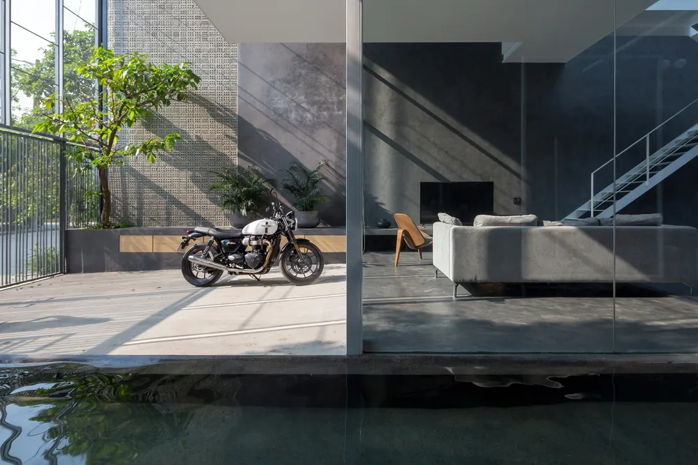 Kết cấu chính vừa là kết cấu chịu lực, vừa là lớp vỏ bảo vệ ngôi nhà trước tác động của thời tiết khắc nghiệt ở Huế.