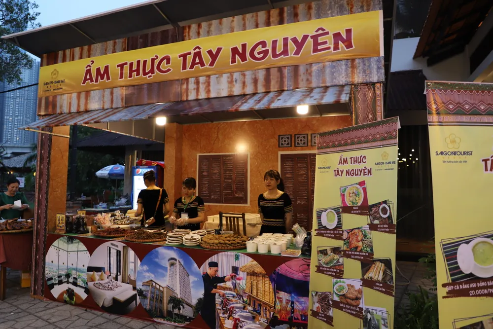 Ẩm thực vùng cao Tây Nguyên hấp dẫn với các món như súp cà đắng cá rô đồng, bò một nắng, cơm lam, khô nai, heo rừng nướng ống tre.