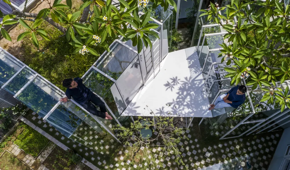 Đi dạo trên nóc nhà giống như đi xuyên qua dãy núi chập trùng.