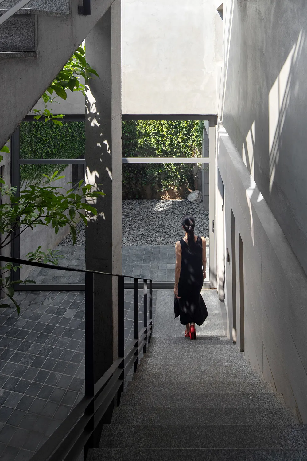 Cách làm trên vừa làm mát thêm cho các khoảng sân, vừa đem lại sự thư giãn cho các không gian nội thất.