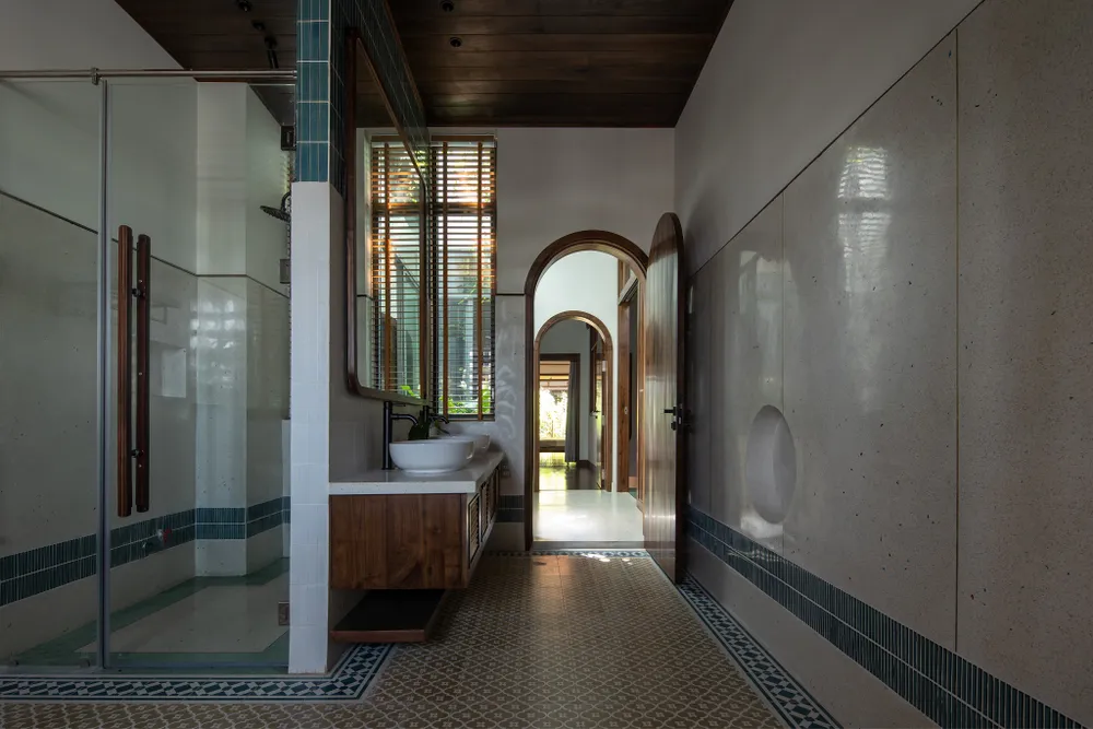 Khu vệ sinh và phòng tắm rộng rãi và thoáng mát.