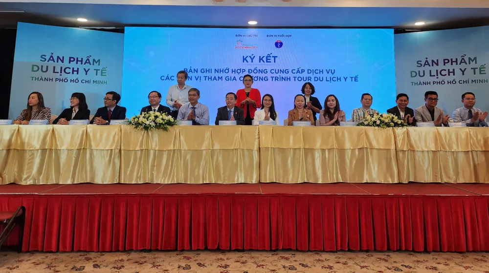 Các cơ sở y tế, doanh nghiệp du lịch, cơ sở lưu trú... ký kết bản ghi nhớ hợp đồng cung cấp dịch vụ các đơn vị tham qua chương trình tour du lịch y tế. Các cơ sở y tế, doanh nghiệp du lịch, cơ sở lưu trú... ký kết bản ghi nhớ hợp đồng cung cấp dịch vụ các đơn vị tham qua chương trình tour du lịch y tế.