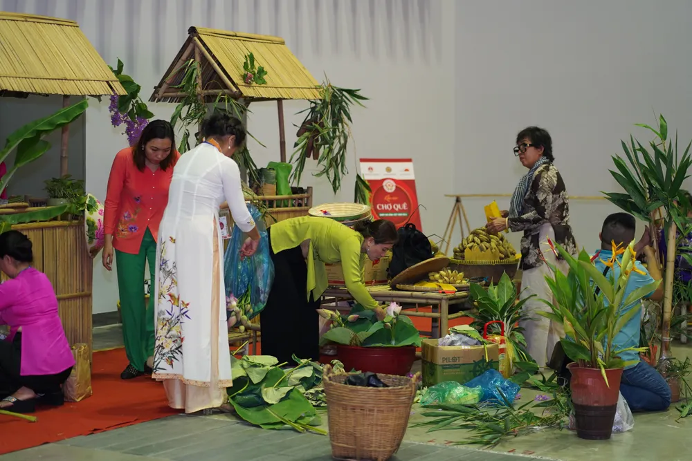 Các gian hàng ẩm thực Việt Nam.