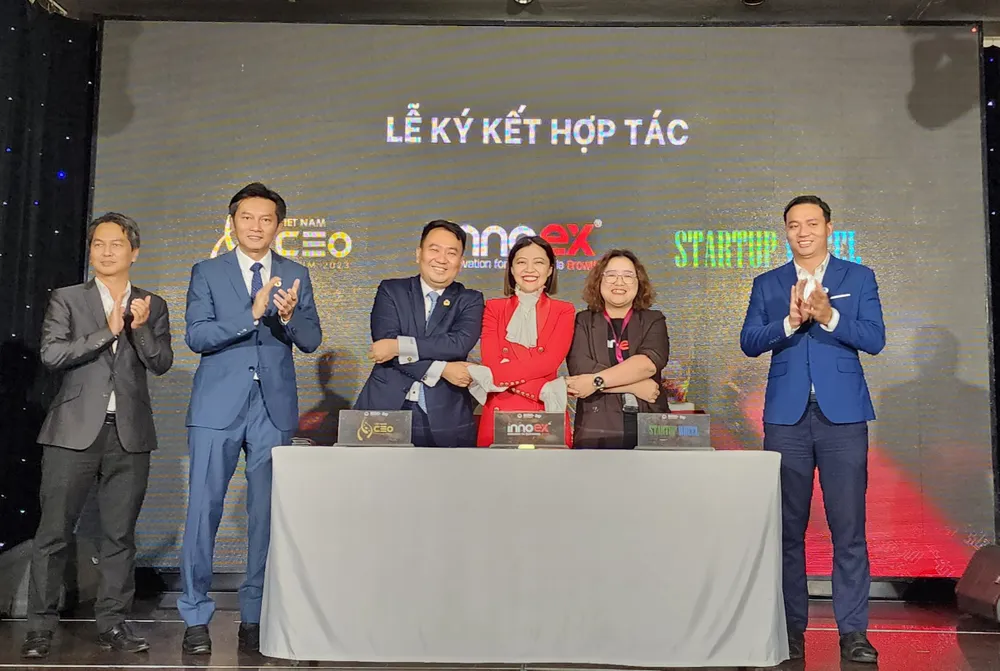 Các đơn vị ký kết hợp tác giữa Innoex và Vietnam CEO Forum.