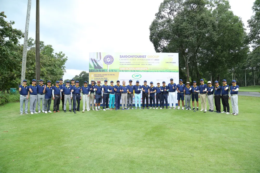 Giải golf Saigontourist Group vì cộng đồng lần thứ 17 quy tụ 140 golfer. Giải golf Saigontourist Group vì cộng đồng lần thứ 17 quy tụ 140 golfer.