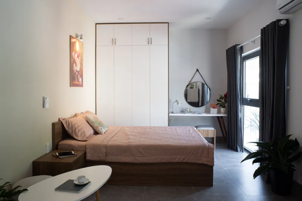 Diện tích khu đất khá nhỏ và có cạnh xéo nên kiến trúc sư phải cân đối và tính toán công năng để phù hợp với yêu cầu của chủ nhà.