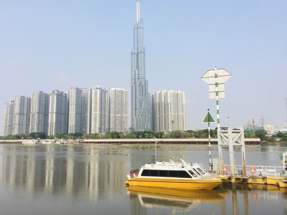 Chuỗi hoạt động văn hóa – giải trí – nghệ thuật, thể thao trong lễ hội Sông nước TP.HCM lần I phục vụ người dân và khách du lịch trong và ngoài nước.