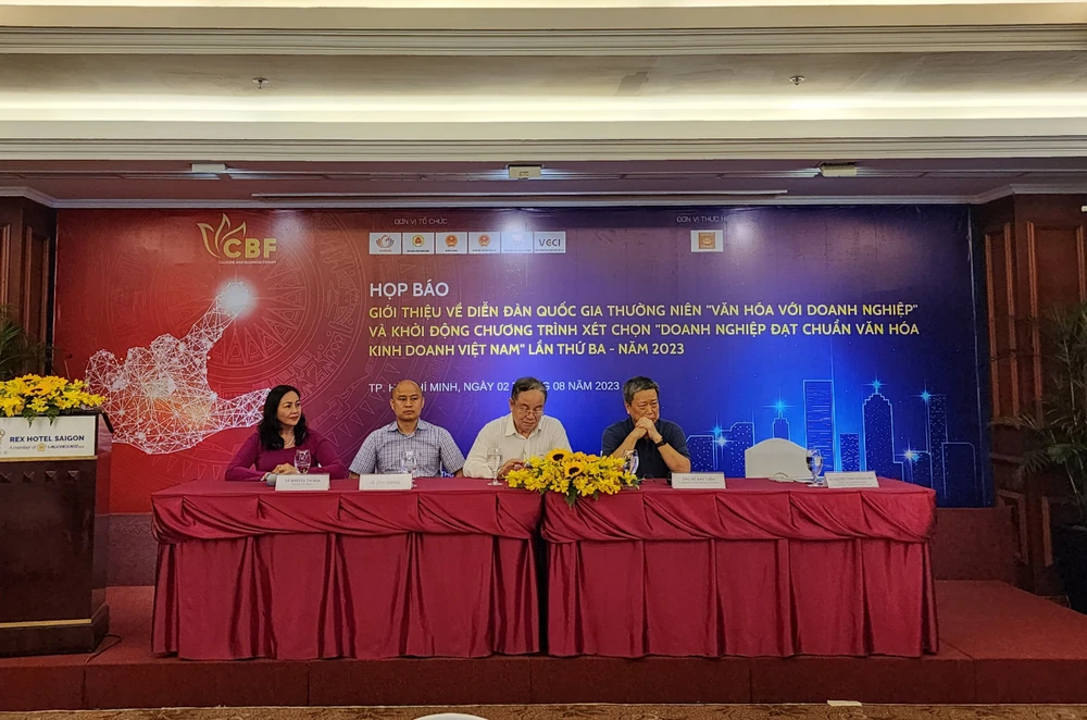 Họp báo giới thiệu diễn đàn quốc gia thường niên “Văn hóa với doanh nghiệp” và chương trình xét, công nhận doanh nghiệp đạt chuẩn Văn hoá kinh doanh Việt Nam lần thứ ba - năm 2023. Họp báo giới thiệu diễn đàn quốc gia thường niên “Văn hóa với doanh nghiệp” và chương trình xét, công nhận doanh nghiệp đạt chuẩn Văn hoá kinh doanh Việt Nam lần thứ ba - năm 2023.