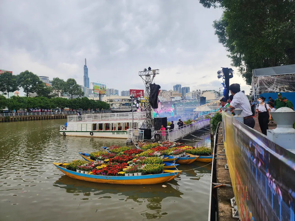 Không gian Trên bến dưới thuyền quận 1. Ảnh: THU TRINH.