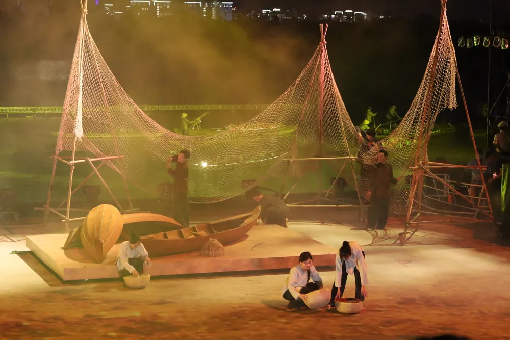 Chương trình nghệ thuật “Dòng sông kể chuyện” nằm trong khuôn khổ Lễ hội sông nước TP.HCM lần thứ nhất năm 2023. Sự kiện thu hút hơn 6000 khán giả tham gia. Chương trình nghệ thuật “Dòng sông kể chuyện” nằm trong khuôn khổ Lễ hội sông nước TP.HCM lần thứ nhất năm 2023. Sự kiện thu hút hơn 6000 khán giả tham gia.