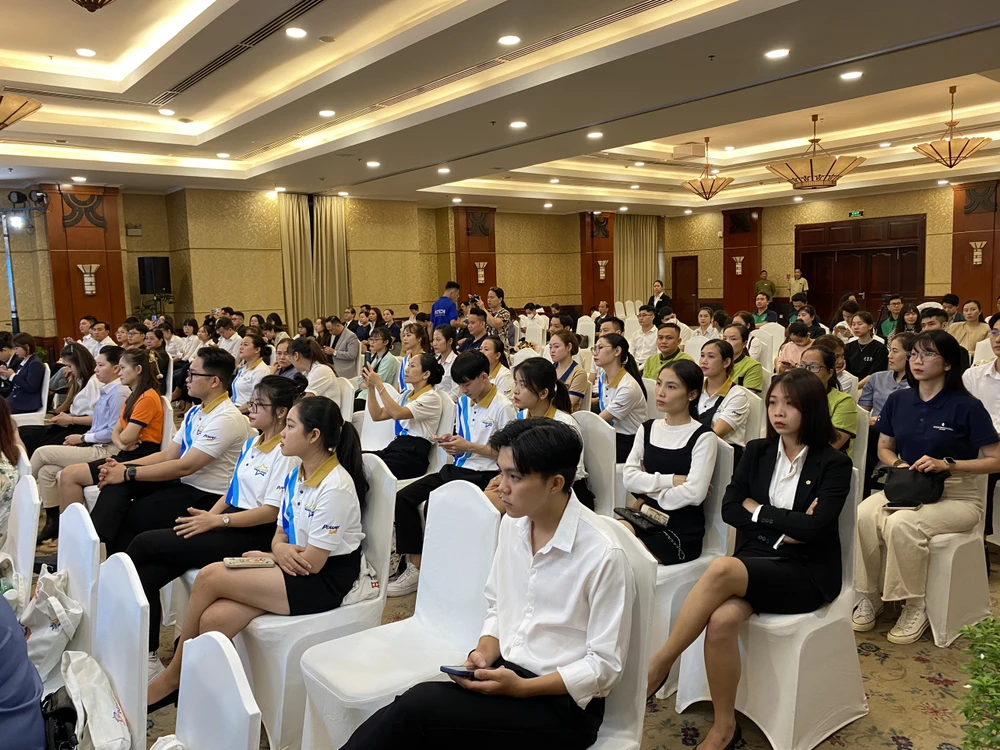 Thí sinh tham gia hội thi nghiệp vụ buồng, phòng TP.HCM mở rộng năm 2023.