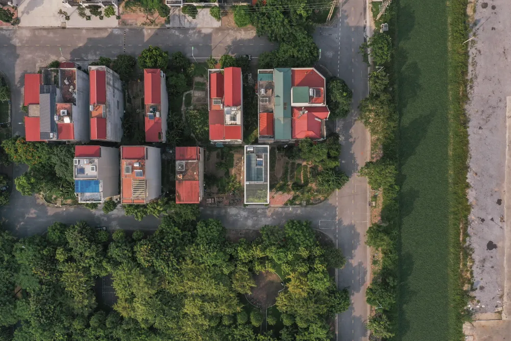 Chủ nhà là một gia đình trẻ với ba người con, một con gái và hai con trai.