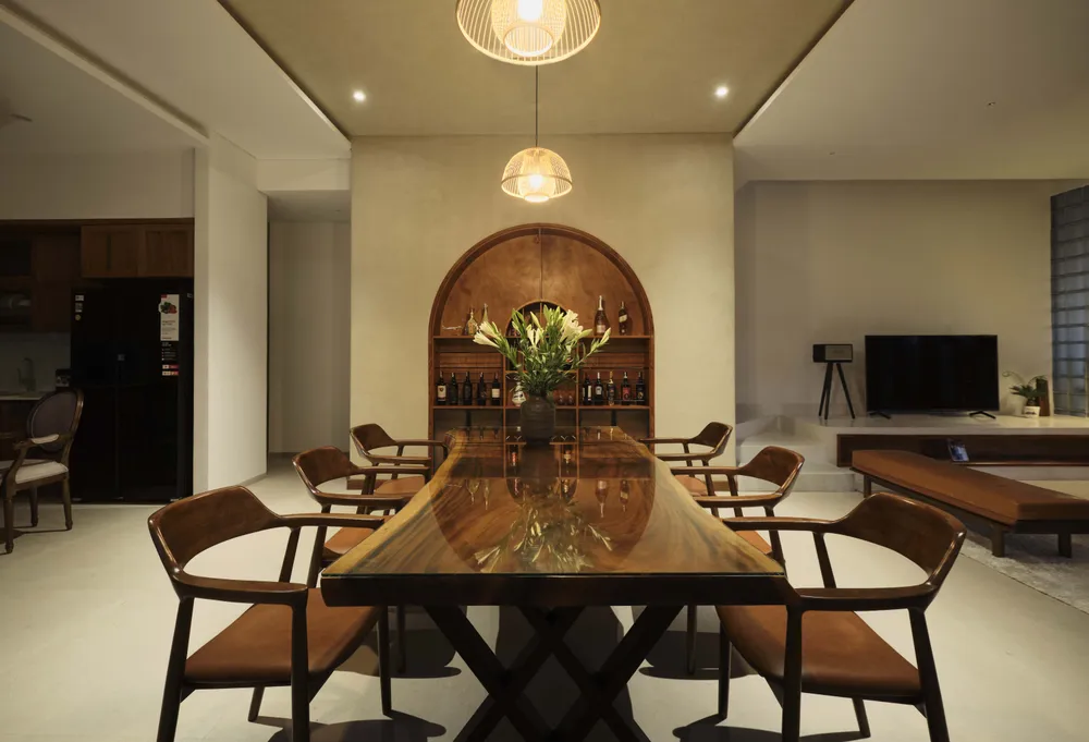 Dòng cửa sổ hệ lá sách còn tạo nên sự đối lưu không khí một cách tự nhiên, giúp không khí trong nhà luôn mát mẻ, thoáng đãng, hạn chế tối đa ánh nắng trực tiếp từ hướng tây.