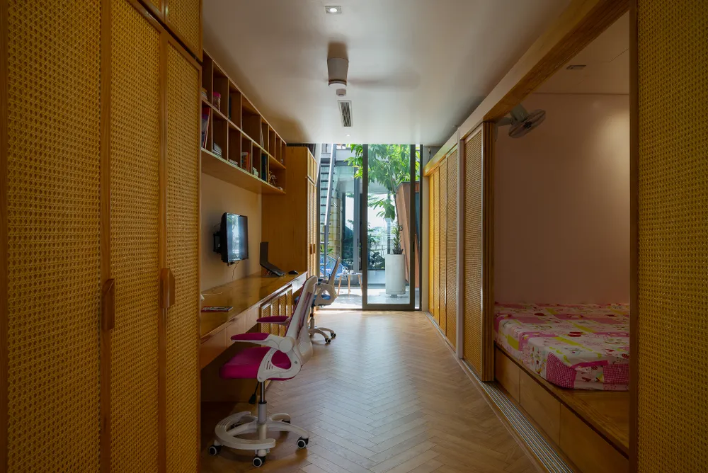 Không gian ngủ và học tập của các con.