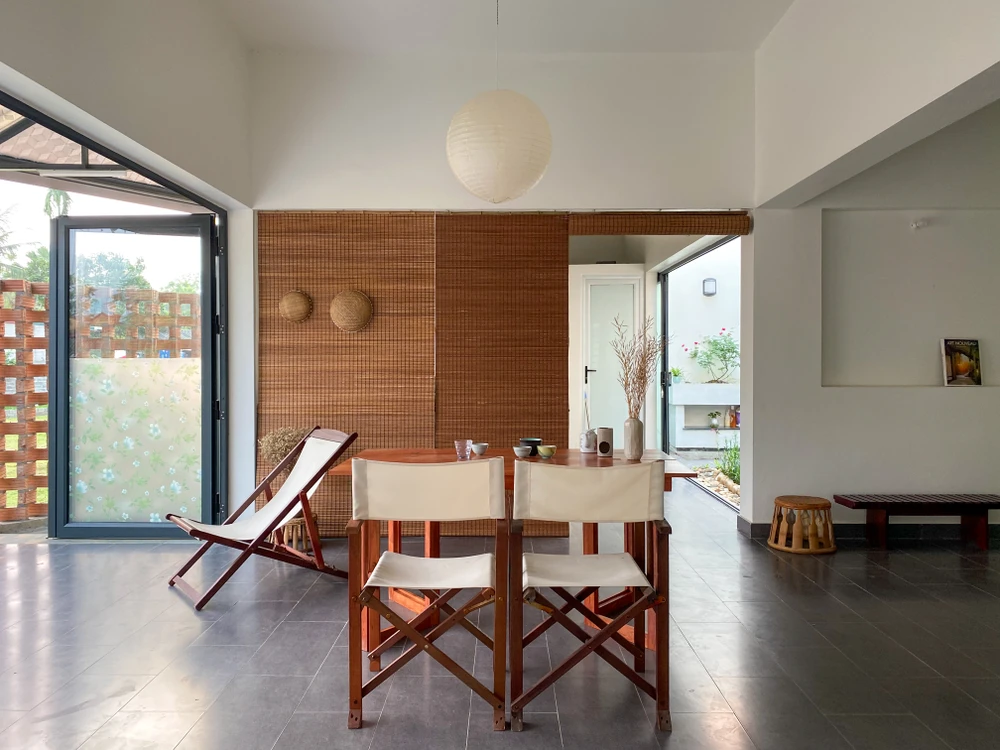 Thông gió làm mát một cách tự nhiên, quay nhà về hướng Nam sẽ có cơ hội mở được nhiều cửa, đón gió nhiều hơn.