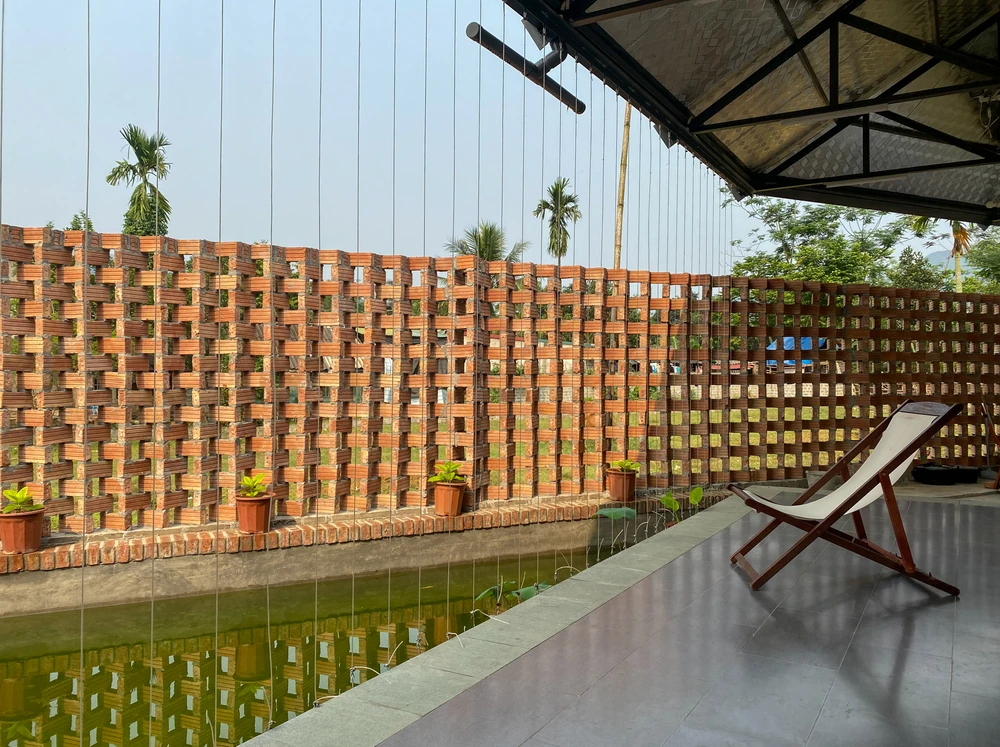 Cách thiết kế của kiến trúc sư giảm được lượng ánh sáng nóng và gay gắt, đặc biệt vào mùa hè.