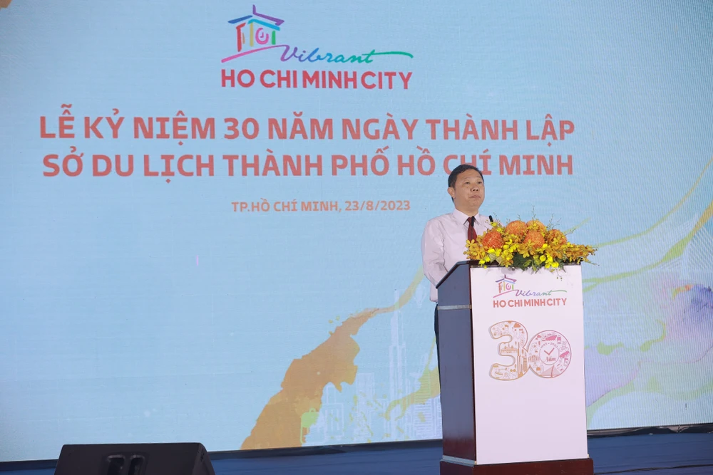 Ông Dương Anh Đức, Phó Chủ tịch UBND TP.HCM ghi nhận những nỗ lực của Sở Du lịch TP.HCM. Ông Dương Anh Đức, Phó Chủ tịch UBND TP.HCM ghi nhận những nỗ lực của Sở Du lịch TP.HCM.