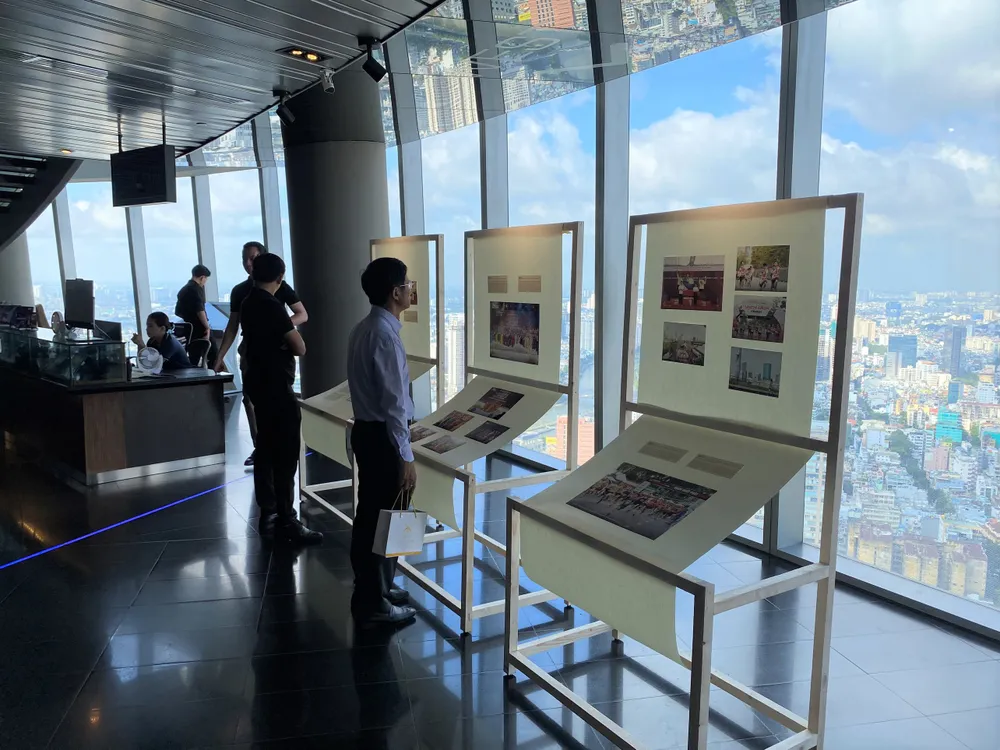 Triển lãm ảnh chủ đề “Ngành Du lịch TP.HCM và hành trình 30 điều đầu tiên”.
