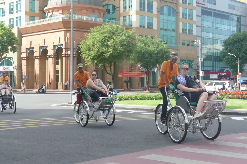 Du khách quốc tế trải nghiệm xích lô tại trung tâm TP. Du khách quốc tế trải nghiệm xích lô tại trung tâm TP.