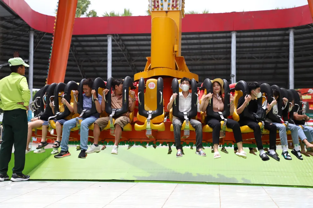 Ngày 2-9, Suối Tiên ước tính đón 25.000 lượt khách, và tổng lượng khách trong bốn ngày lễ sẽ xấp xỉ 70.000 lượt.