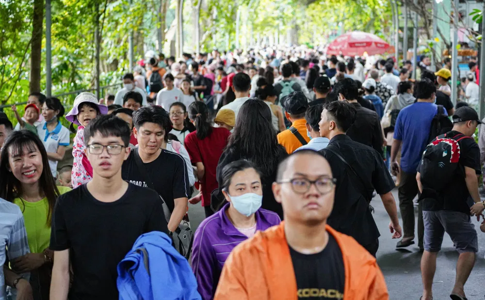 Nhiều điểm vui chơi ở TP.HCM đông đúc dịp lễ 2-9.