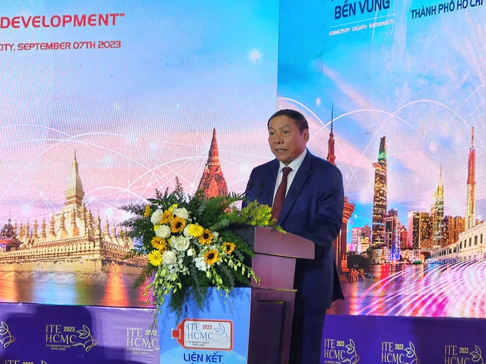 Ông Nguyễn Văn Hùng, Bộ trưởng Bộ VH-TT&amp;DL phát biểu.