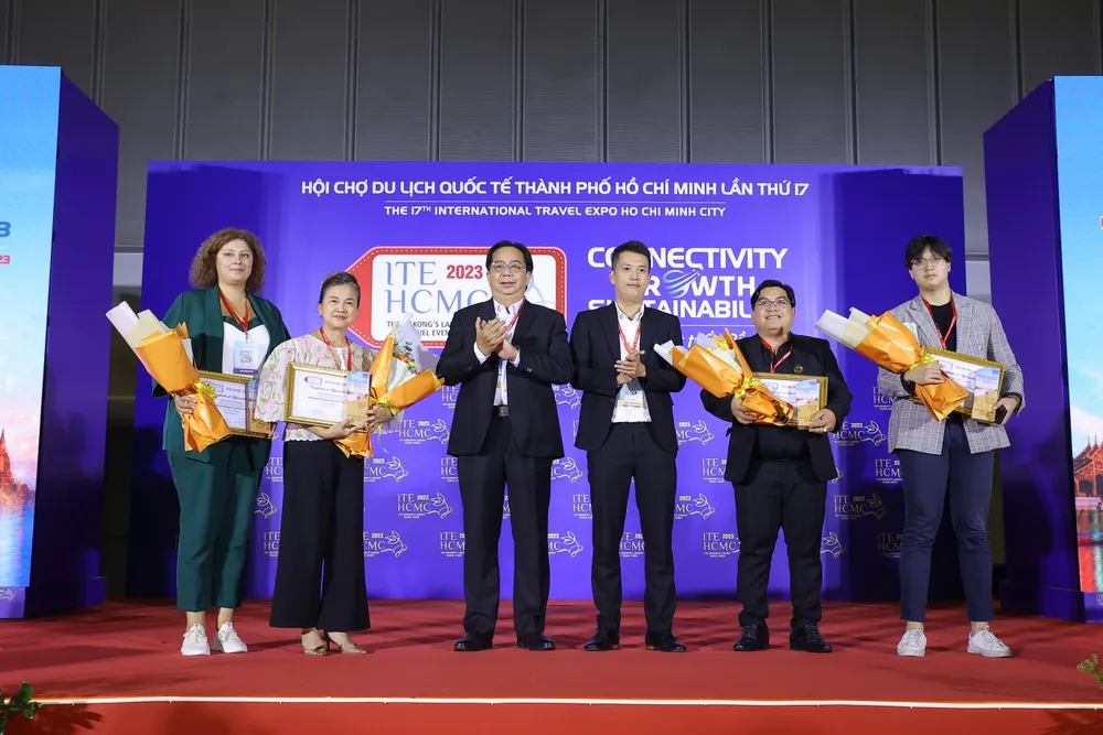 Công ty Sacotravel, Philippine Department Of Tourism, công ty CP phát triển Tùng Lâm đoạt giải hạng mục gian hàng từ 36m² - 54m².